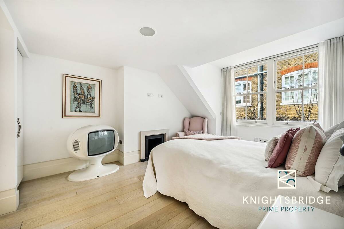 Photo #20 of the Adams Row, London, W1K