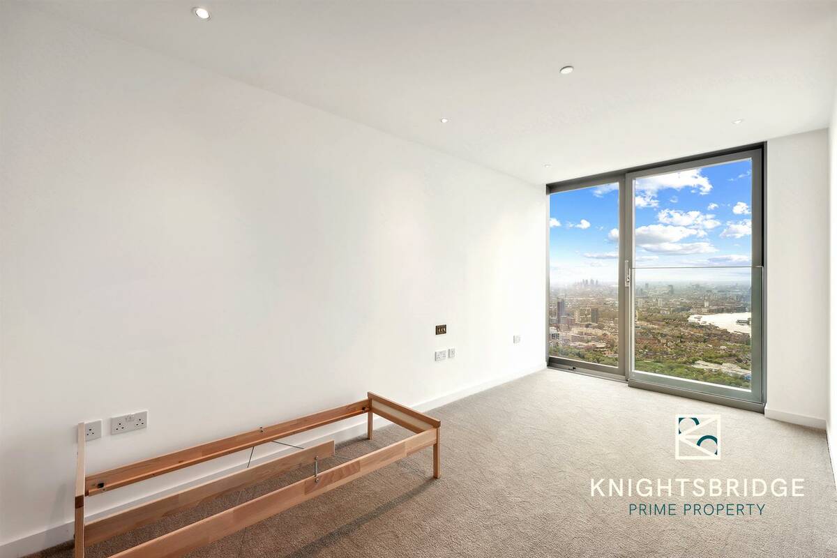 Photo #7 of the Landmark Square, London, E14