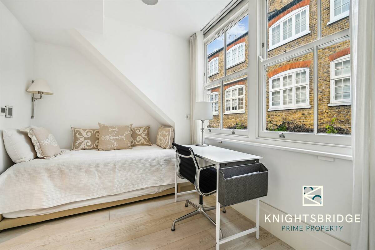 Photo #16 of the Adams Row, London, W1K