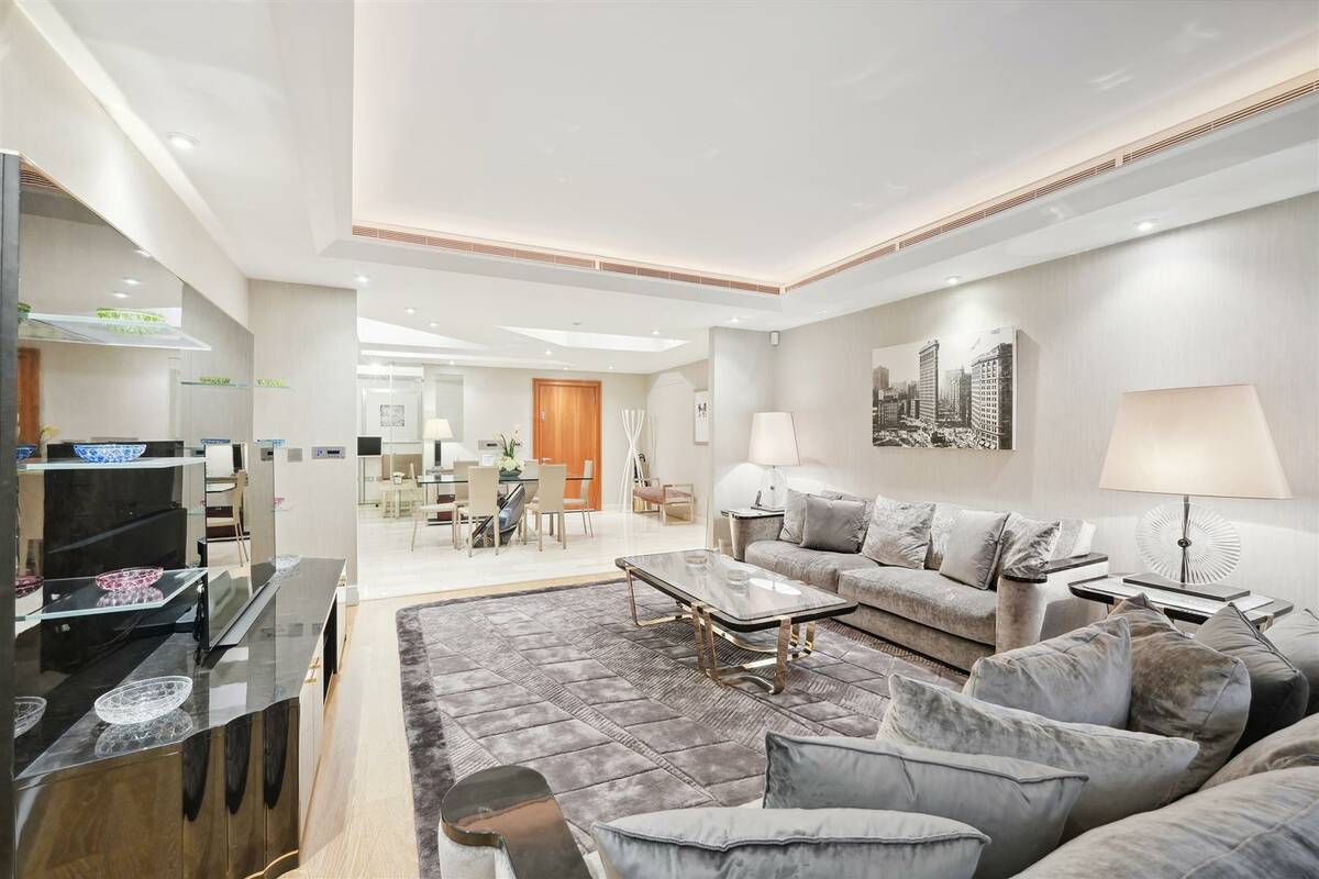 Photo #3 of the Lancelot Place, London, SW7
