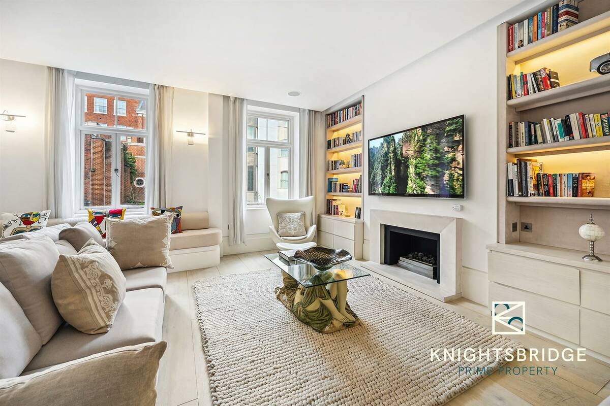 Photo #13 of the Adams Row, London, W1K