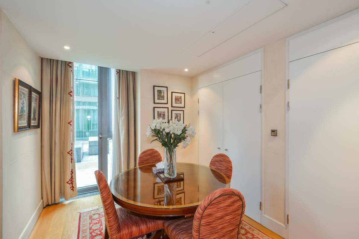 Photo #5 of the Knightsbridge, The Knightsbridge Apartments, SW7