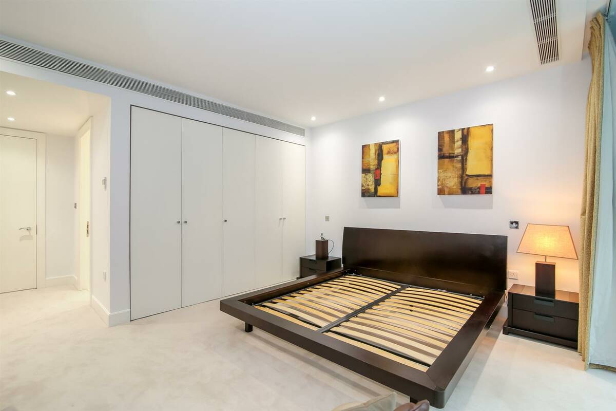 Photo #10 of the Knightsbridge, The Knightsbridge Apartments, SW7