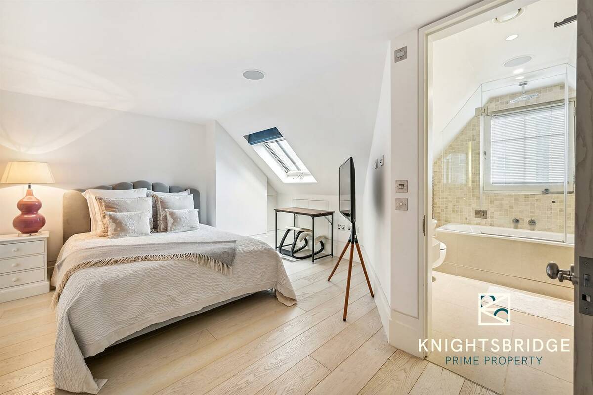 Photo #17 of the Adams Row, London, W1K