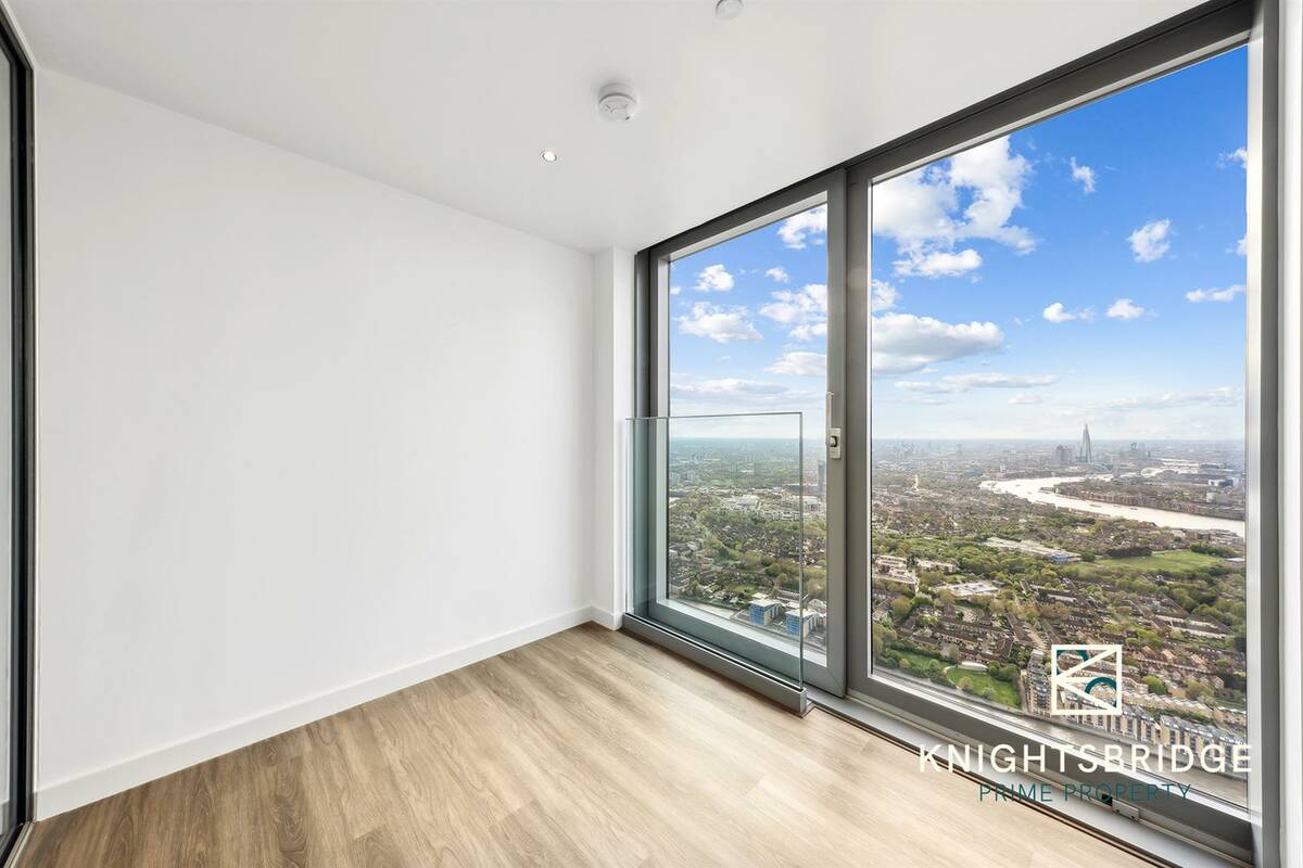 Photo #19 of the Landmark Square, London, E14