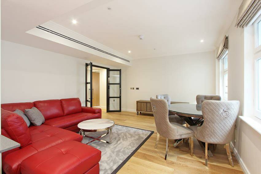 Photo #3 of the North Row, London, W1K