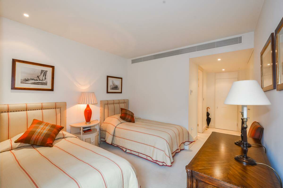 Photo #10 of the Knightsbridge, The Knightsbridge Apartments, SW7