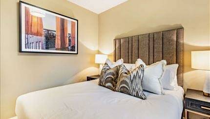 Photo #11 of the Fulham Road, London, SW3