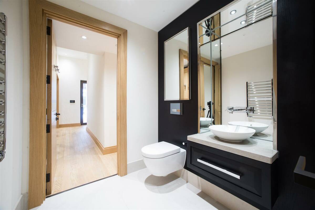 Photo #16 of the John Islip Street, Cleland House, SW1P
