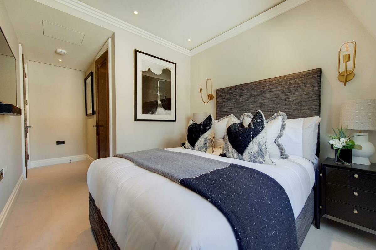Photo #7 of the Prince Of Wales Terrace, London, W8