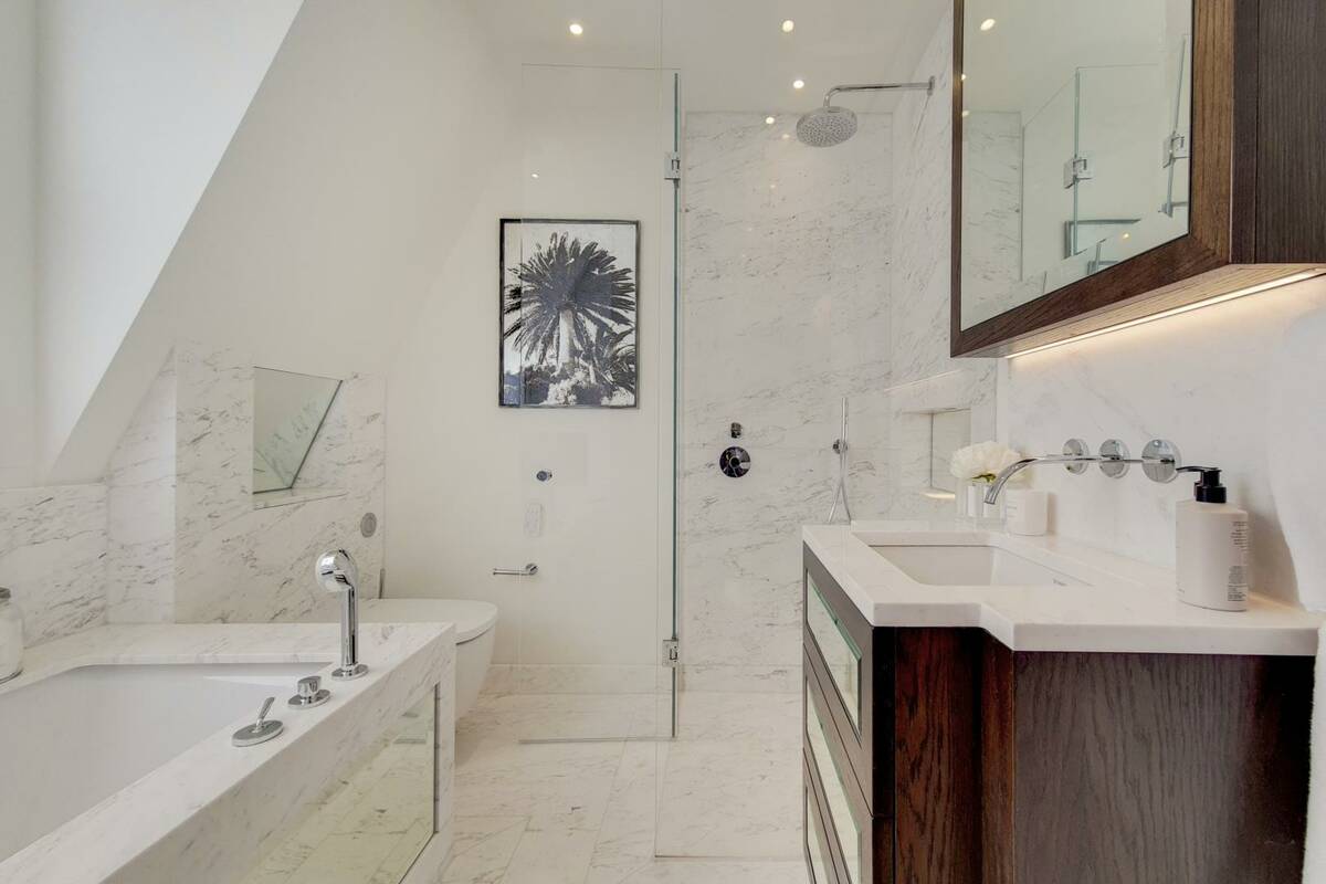 Photo #10 of the Prince Of Wales Terrace, London, W8
