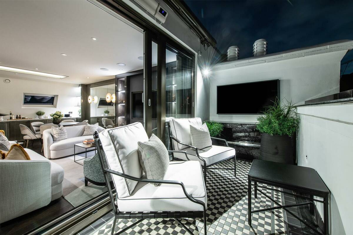 Photo #3 of the Prince Of Wales Terrace, London, W8