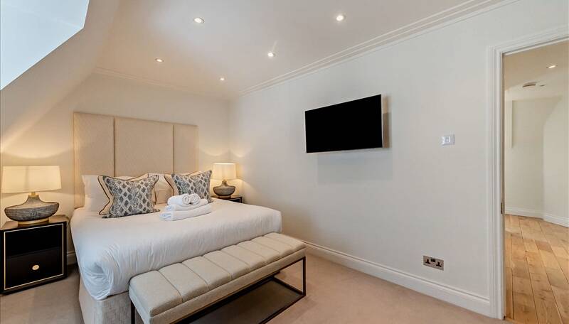 Photo #6 of the Grosvenor Hill, London, W1K