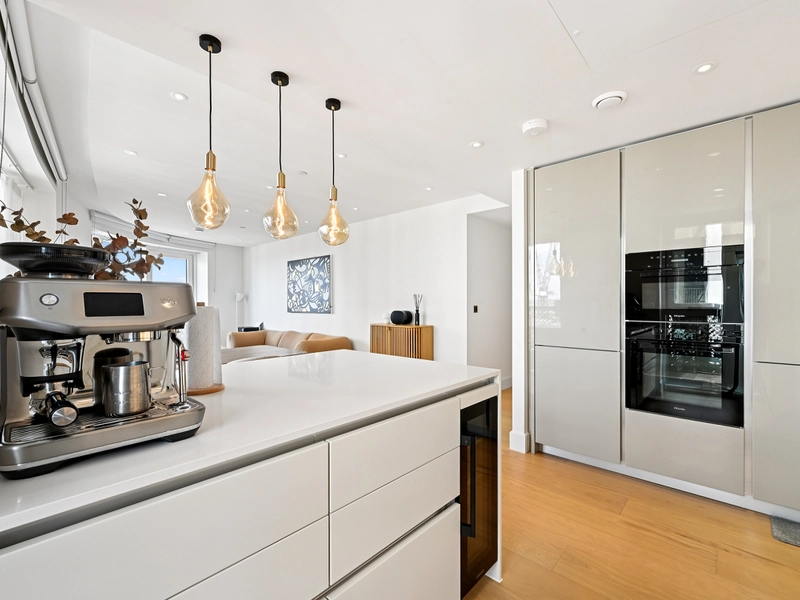 Photo # 4 of Cascade Way, London, W12