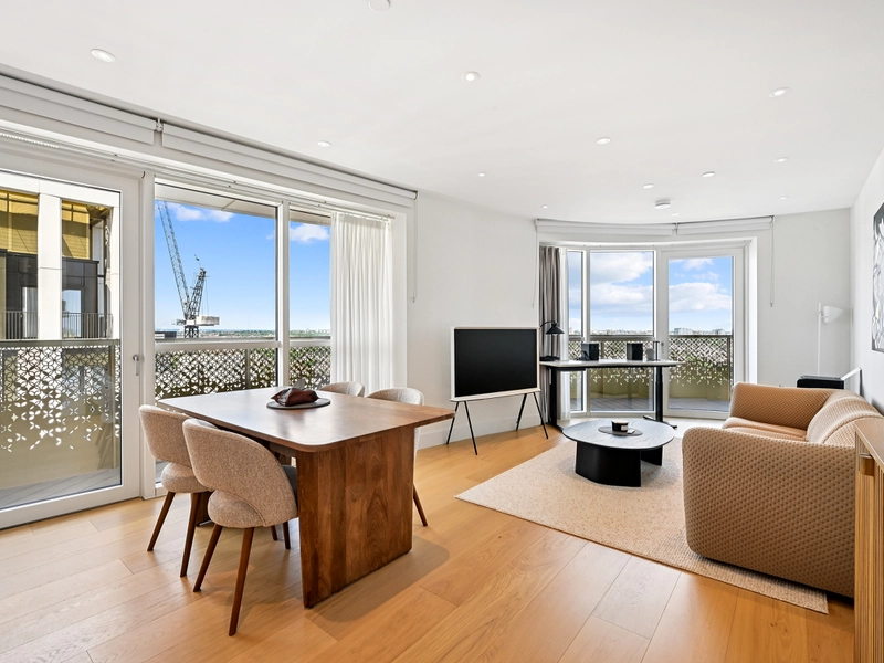 Photo # 3 of Cascade Way, London, W12