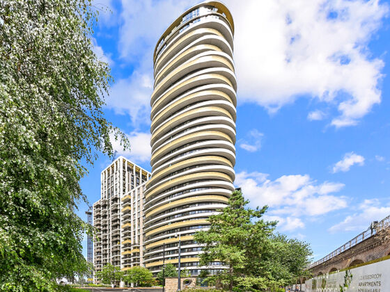 Photo #1 of Cascade Way, London, W12