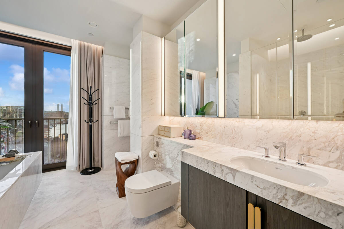 Photo #6 of the Oak Lane, London, SW8