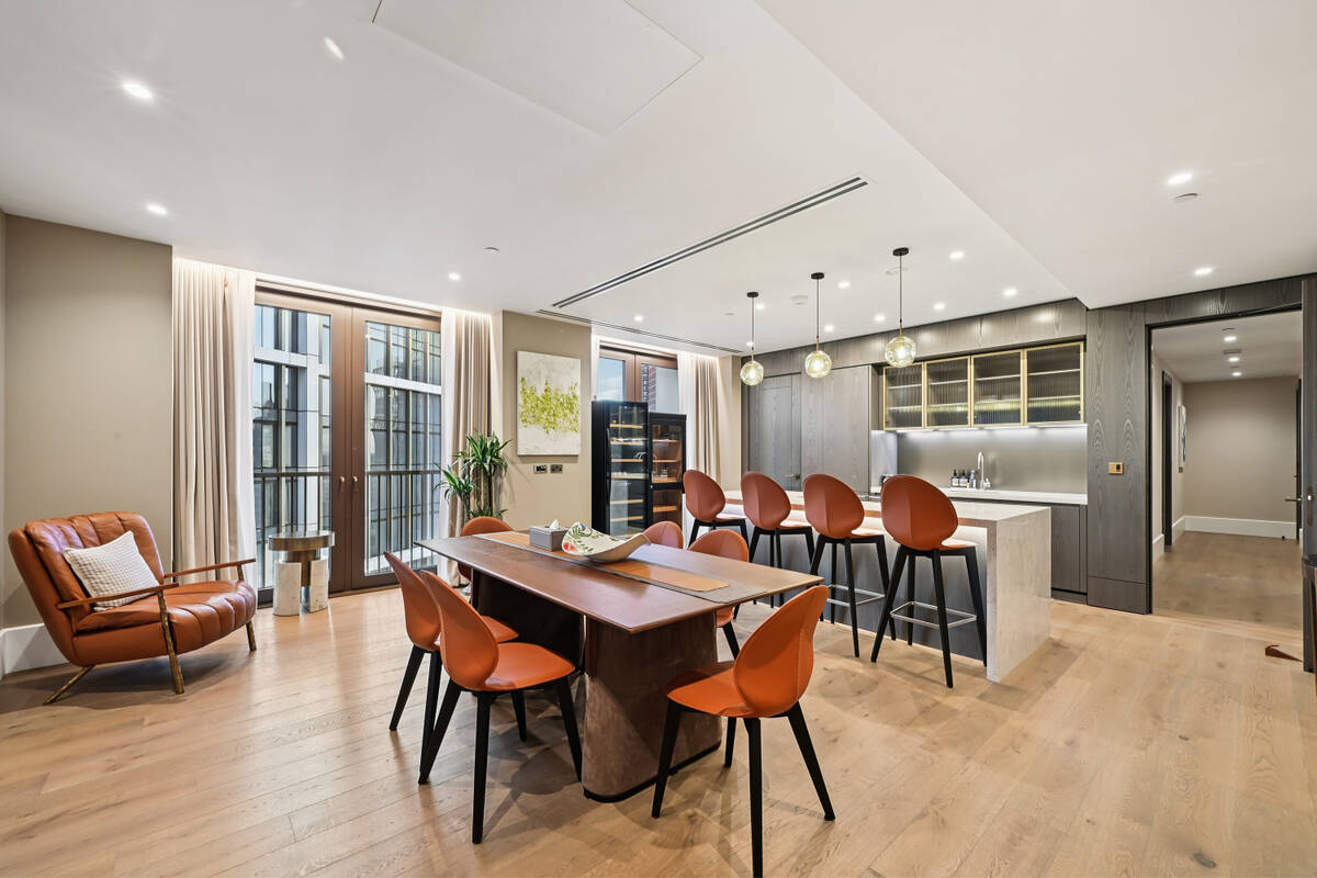 Photo #7 of the Oak Lane, London, SW8