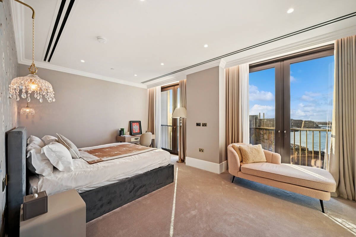 Photo #10 of the Oak Lane, London, SW8