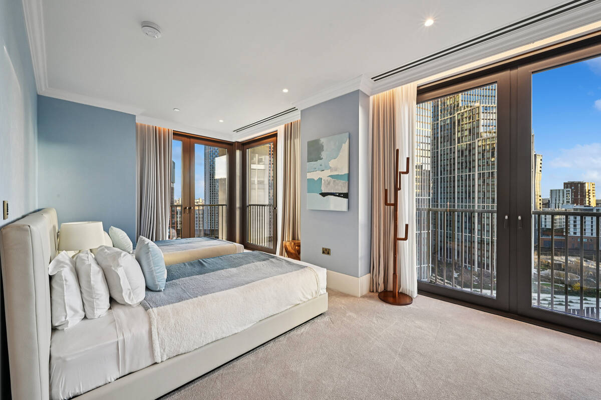 Photo #14 of the Oak Lane, London, SW8