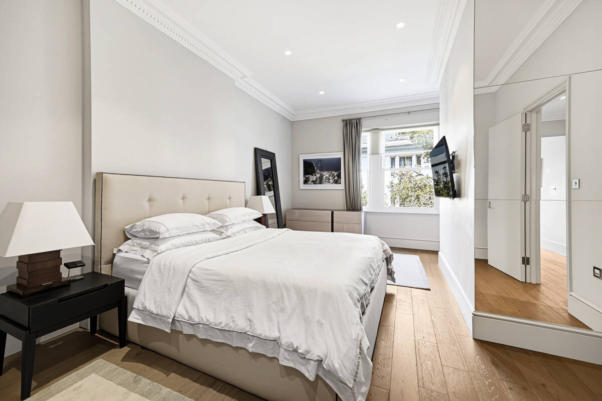 Photo #2 of the Phillimore Place, London, W8