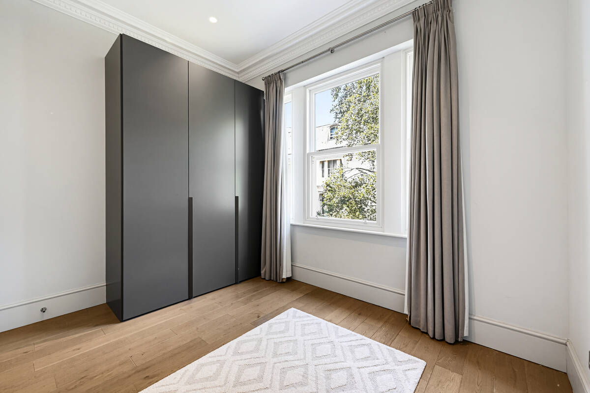 Photo #7 of the Phillimore Place, London, W8