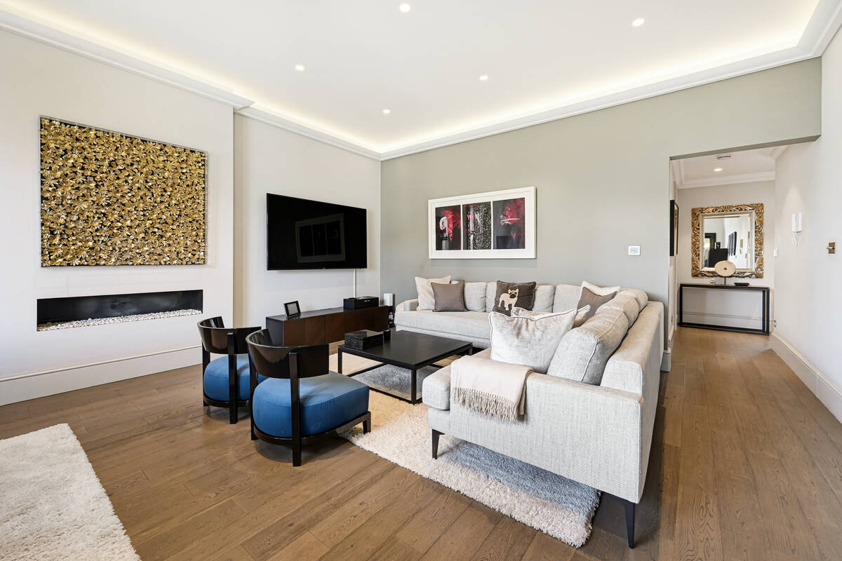 Photo #5 of the Phillimore Place, London, W8