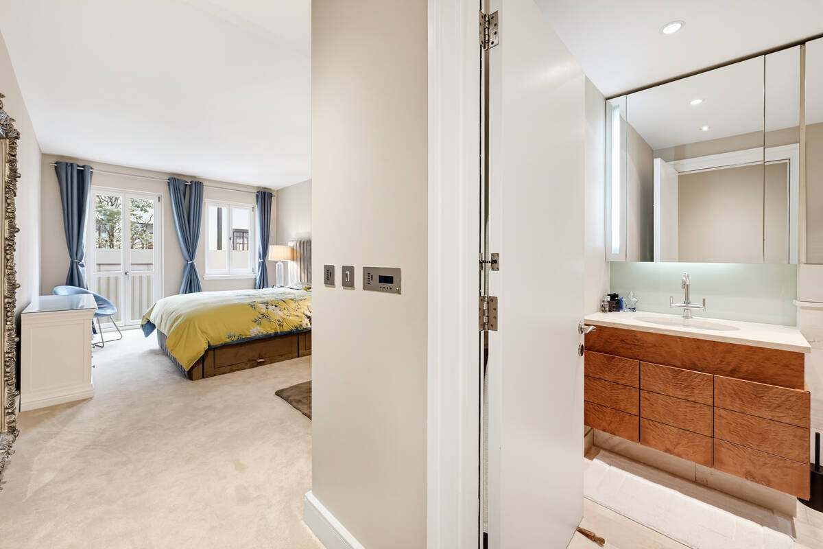 Photo #8 of the Lancelot Place, London, SW7