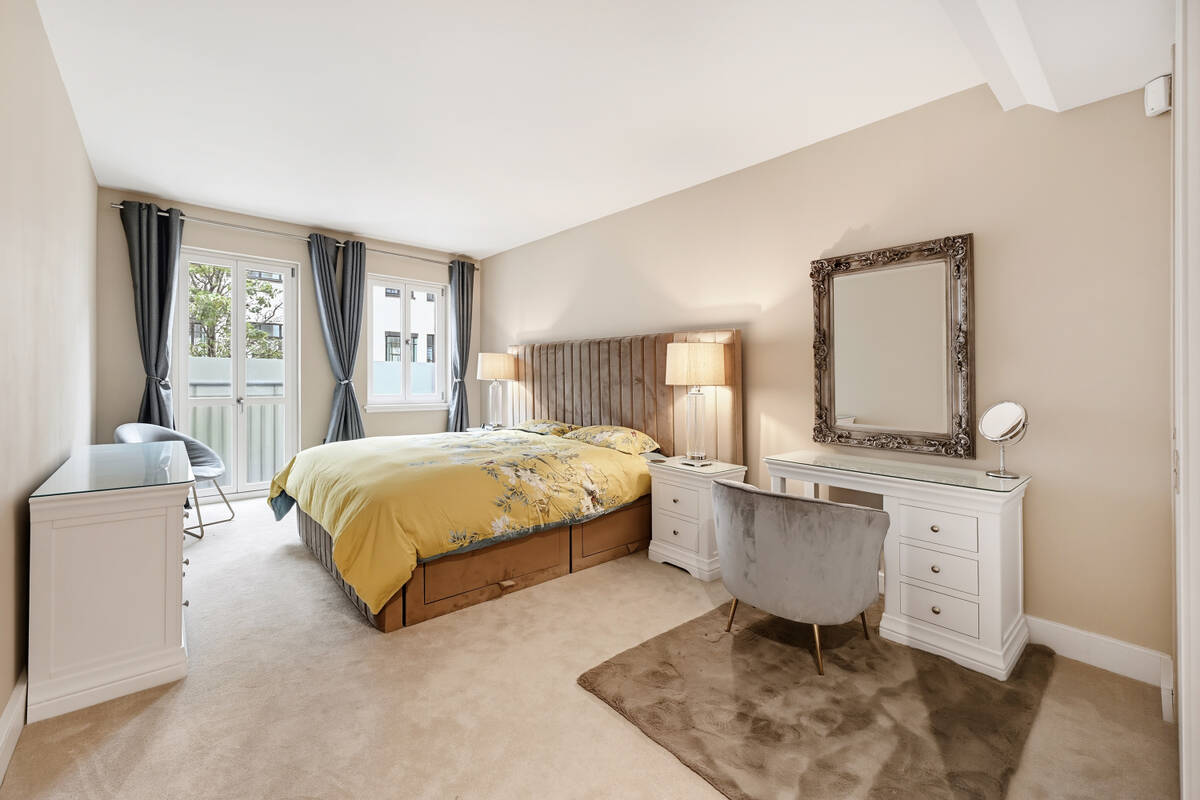 Photo #4 of the Lancelot Place, London, SW7