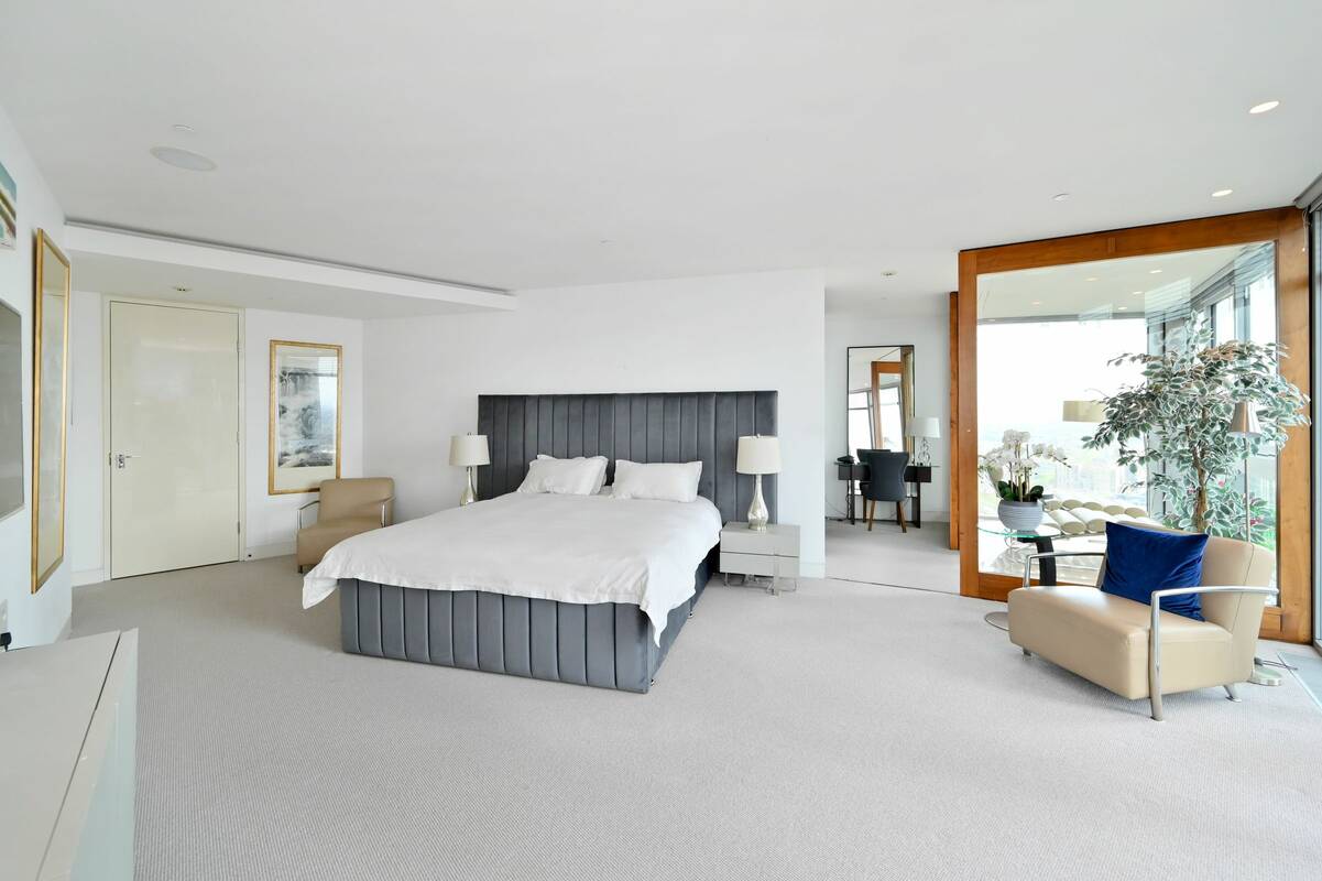 Photo #6 of the St. George Wharf, London, SW8