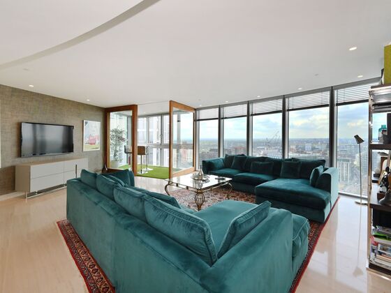 Photo #3 of St. George Wharf, London, SW8
