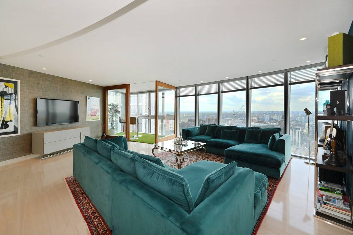 Photo #3 of the St. George Wharf, London, SW8