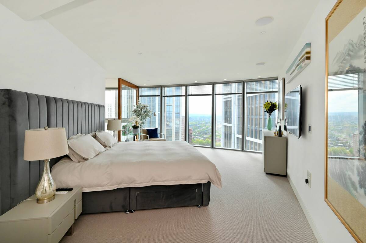 Photo #7 of the St. George Wharf, London, SW8