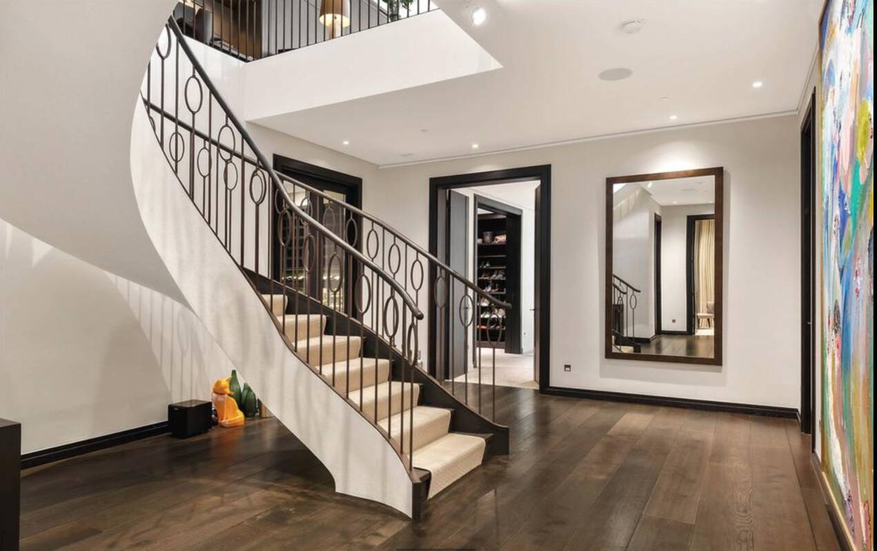 Photo #7 of the Cheval Place, London, SW7